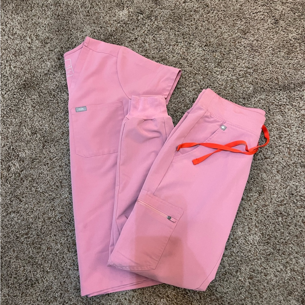 FIGS women’s XS pink scrubs
